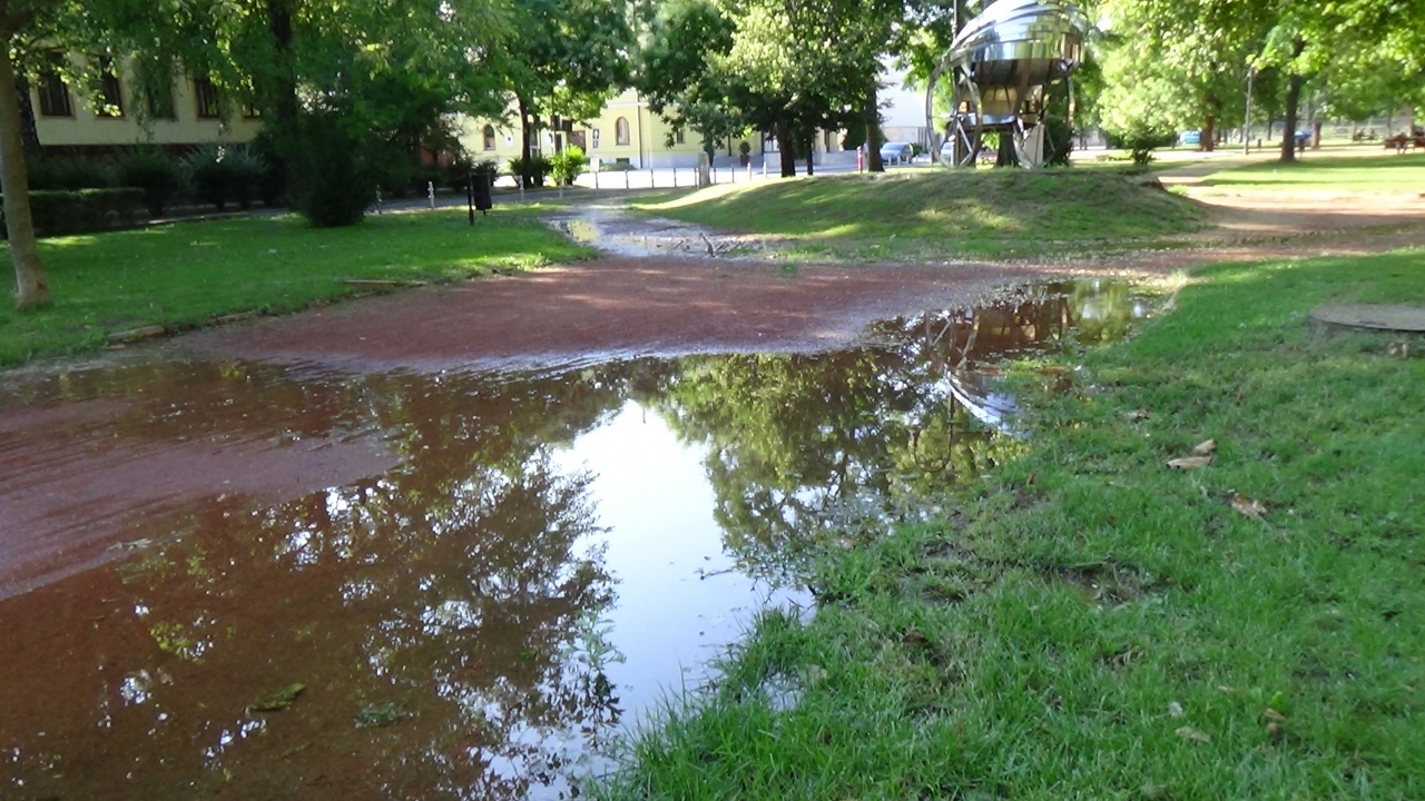 Ivóvízcső tört el a Bessenyei téren