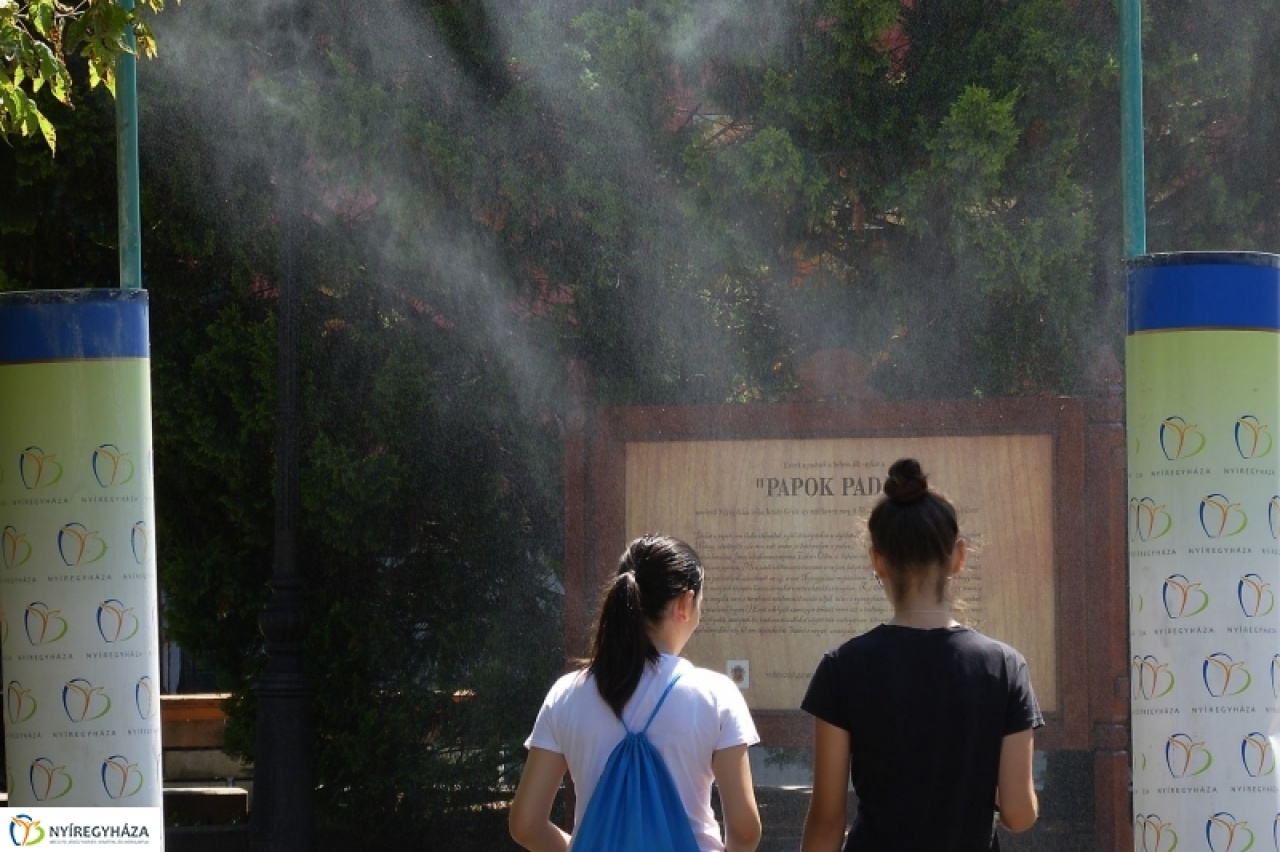 Harmadfokú hőségriadó