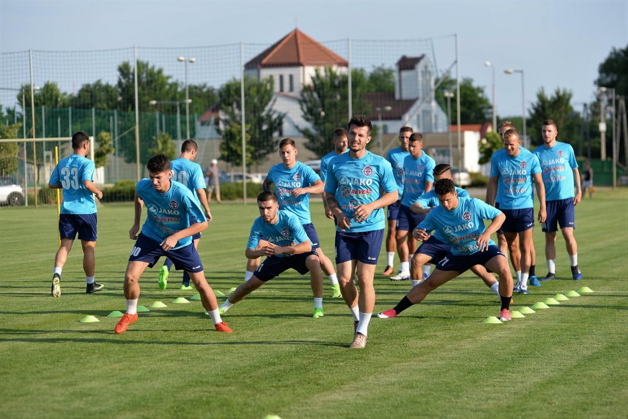 Az első hazai meccs