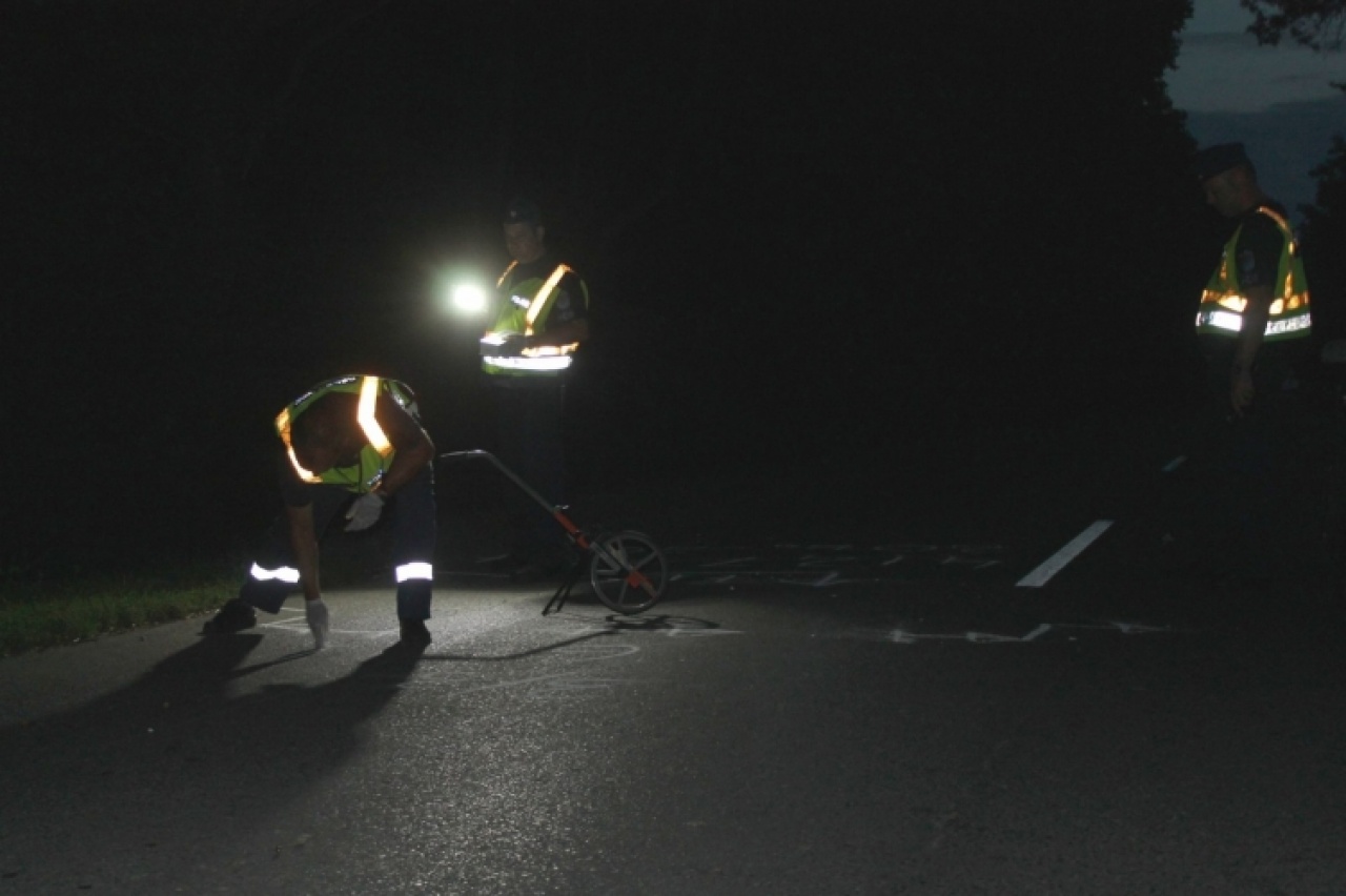 Úttesten fekvő férfit gázoltak halálra a megyében
