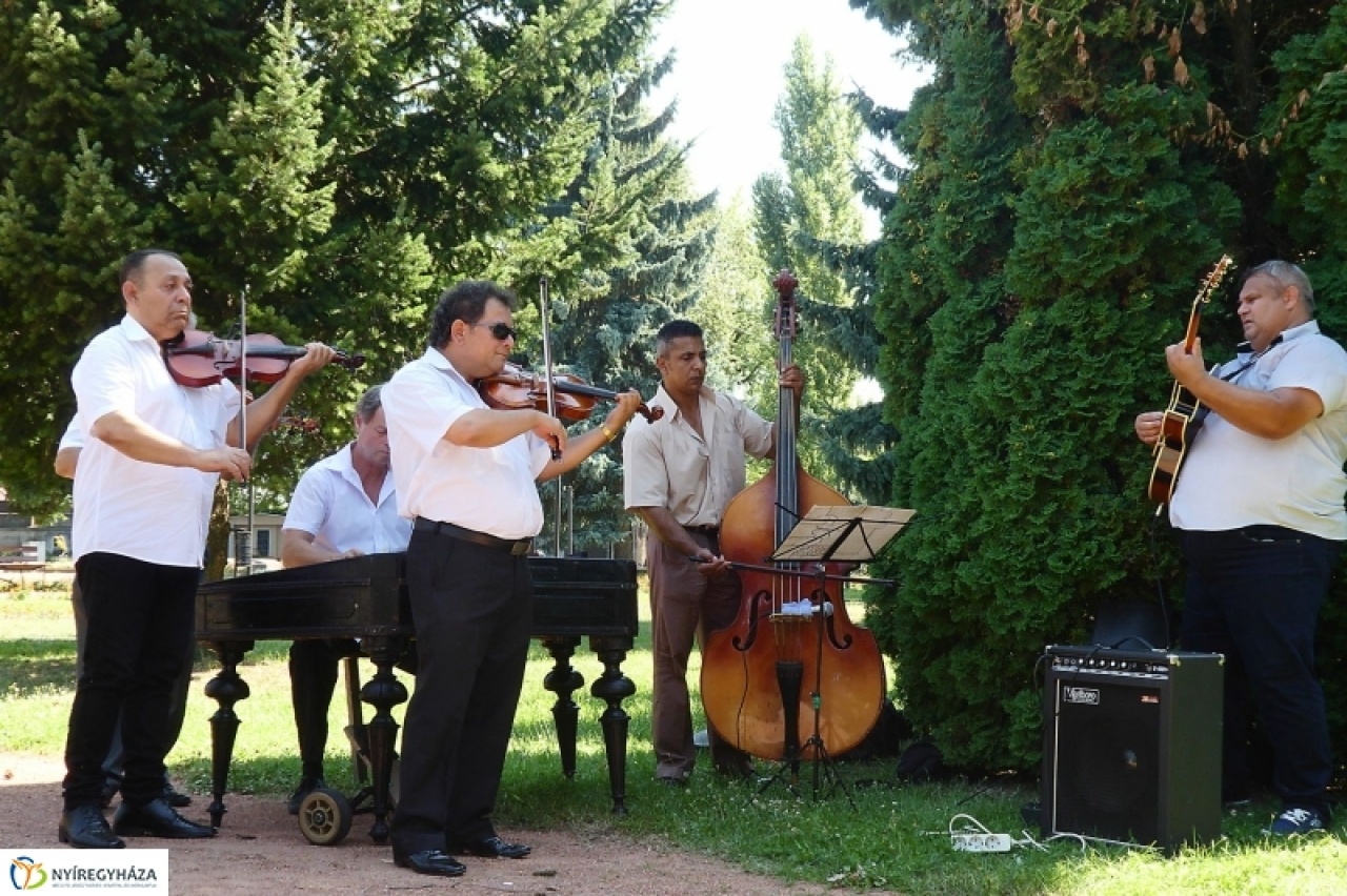 A roma holokauszt áldozataira emlékeztek