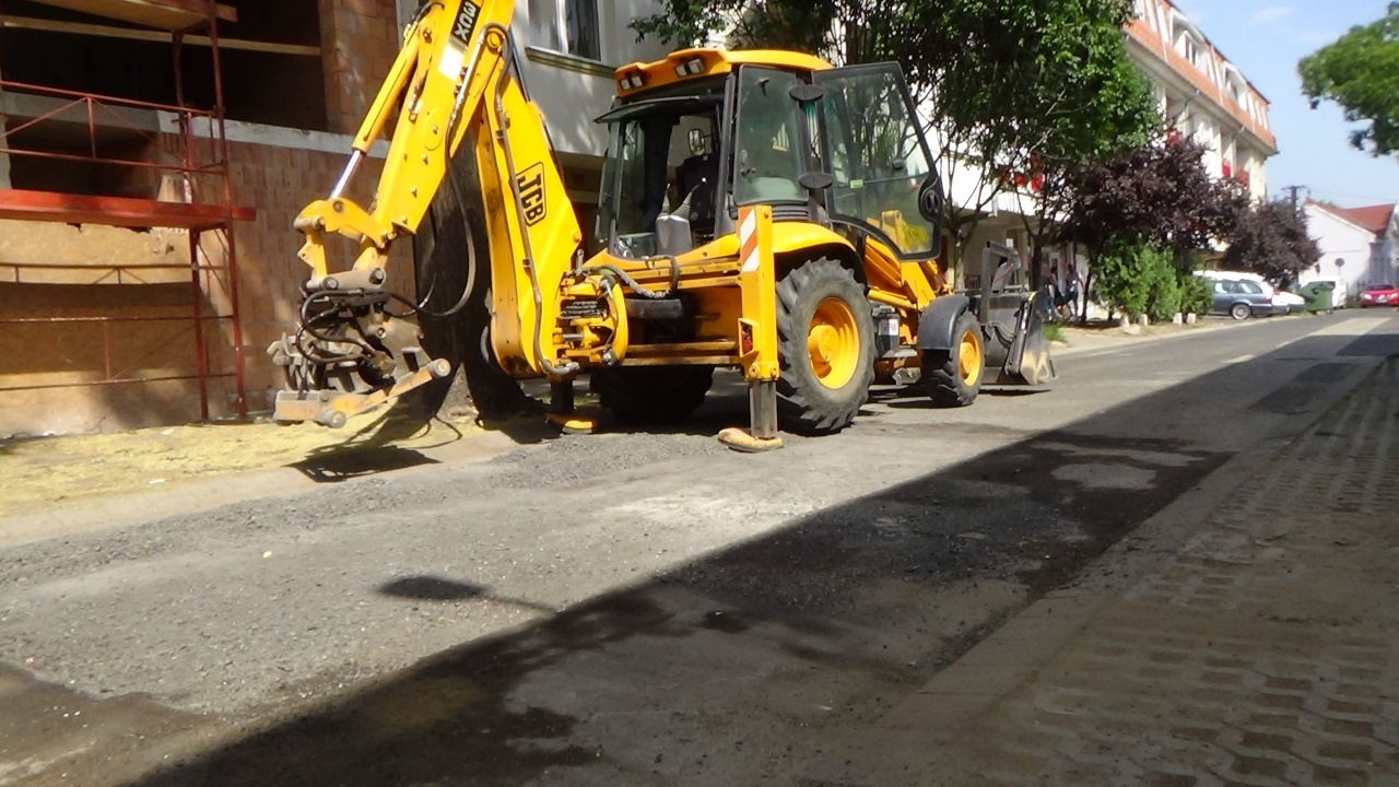 Zajlanak a munkálatok a Selyem utcán