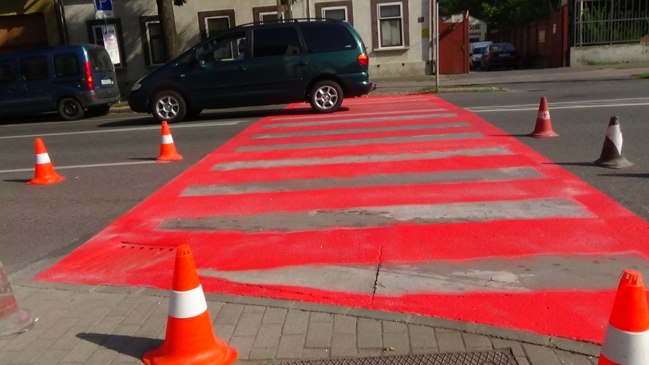 Folytatódik a zebrák újrafestése