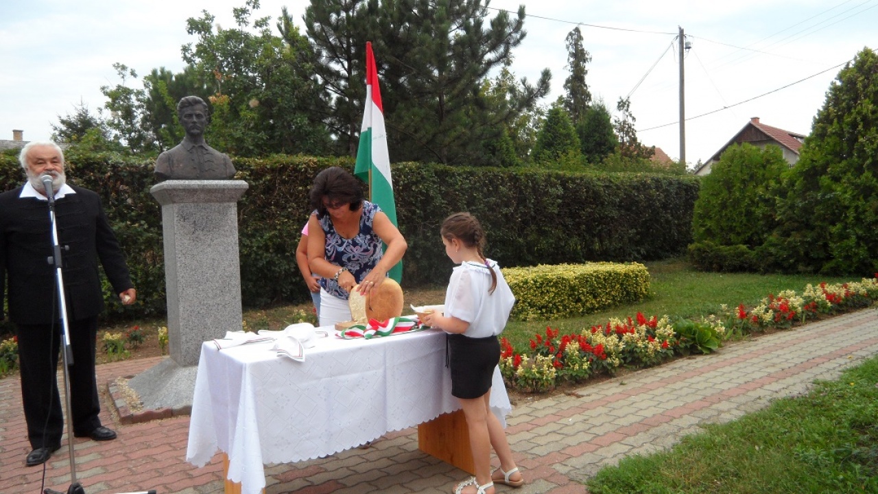 Az államalapítás ünnepe Oroson