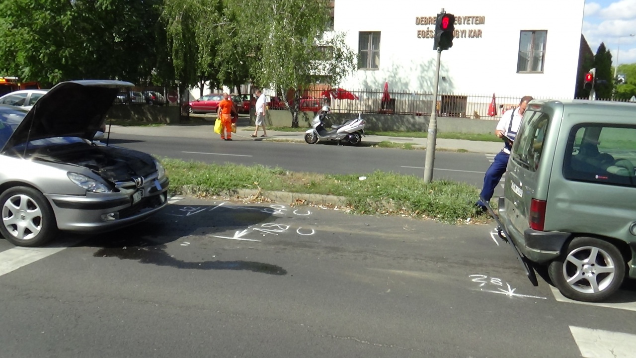 Könnyű sérülésekkel került kórházba a vétlen sofőr