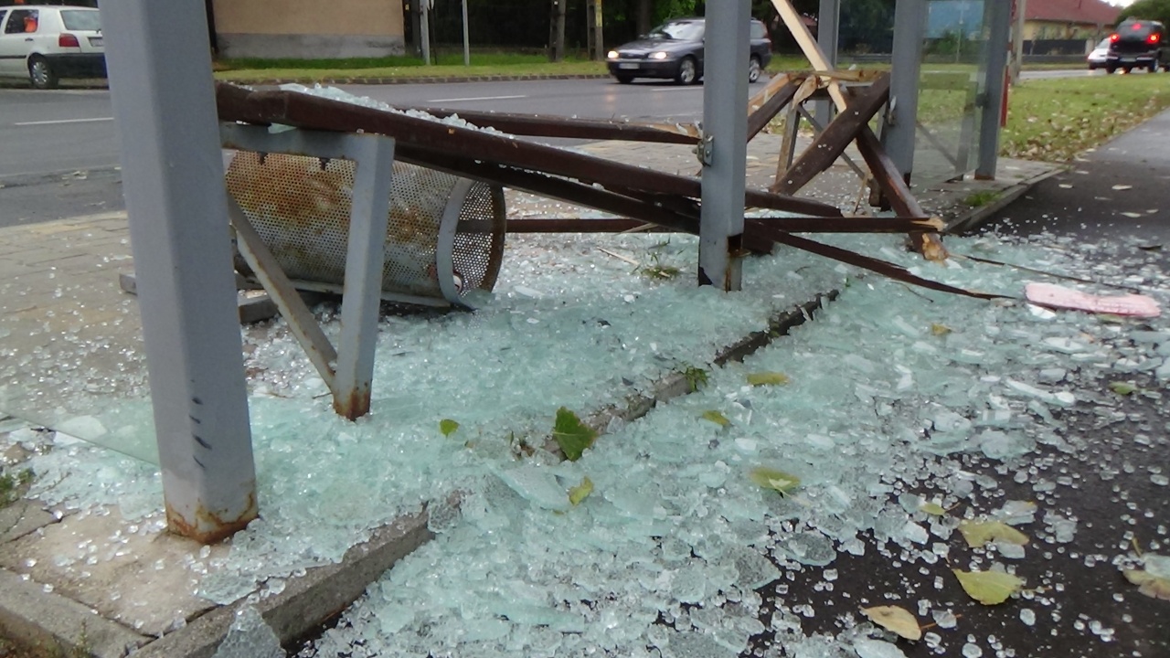 Jármű okozhatta a rongálást