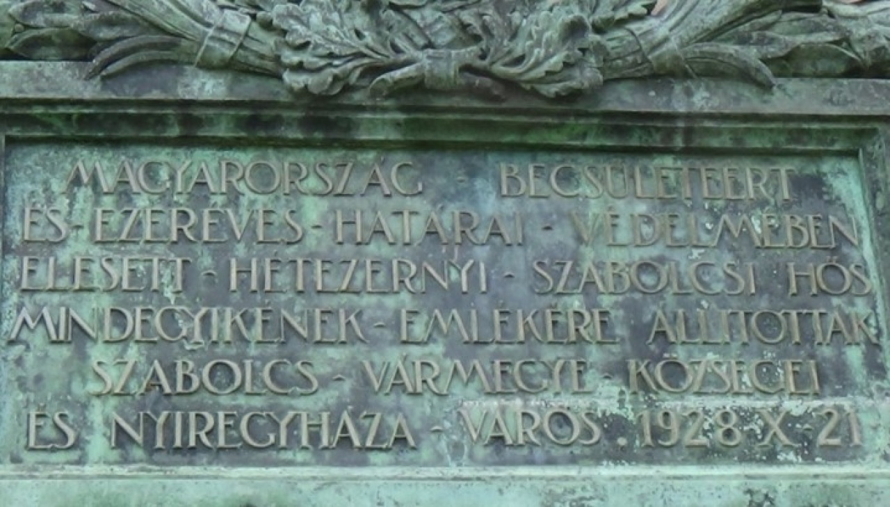 Megrongálták a Hősök szobrát