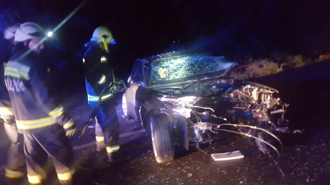 Feszítővágóval szabadították ki a sérültet