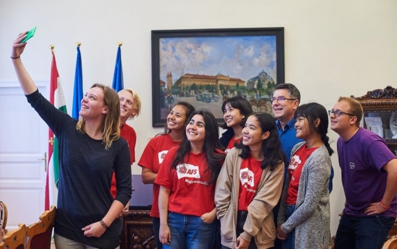 Cserediákok a városházán