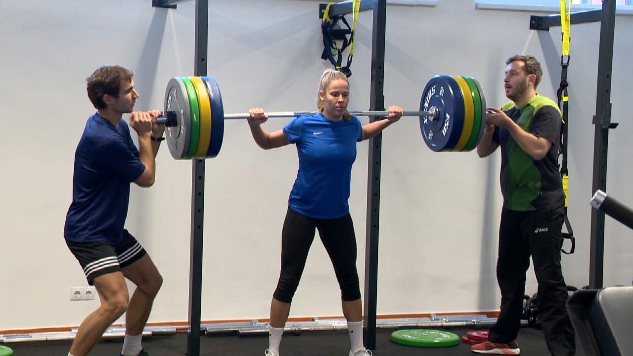 Mázsás teher a röplabdások vállán