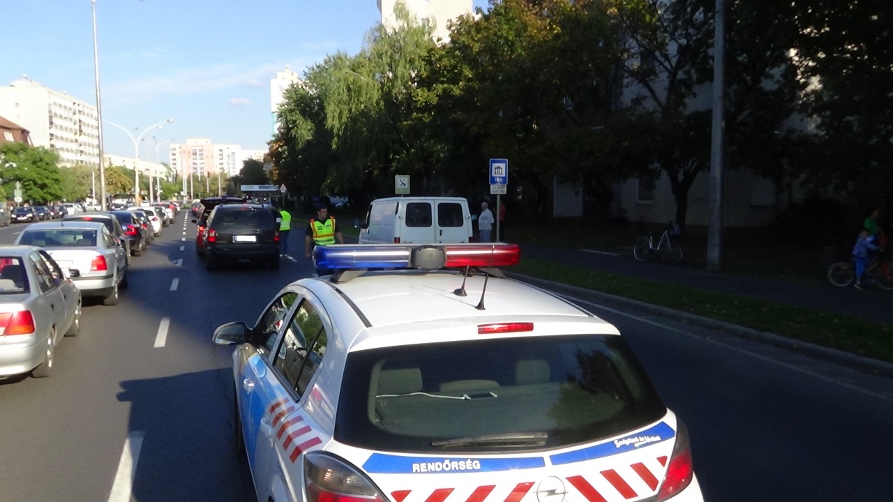 Hirtelen fékezés okozta a balesetet