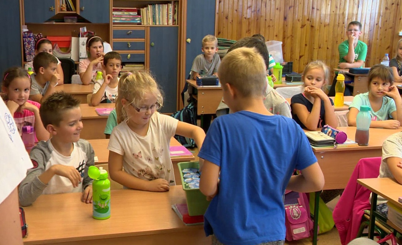 Hat milliárd iskolatejre és gyümölcsre