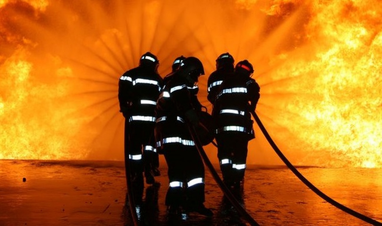 Lángokban a magpirító üzem