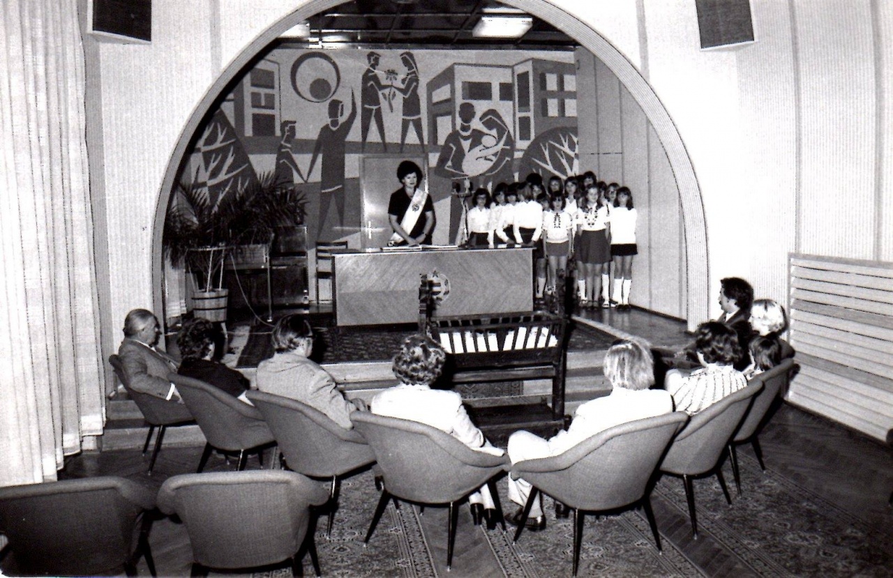 „Én tehát önöket a törvény értelmében házastársaknak nyilvánítom!”