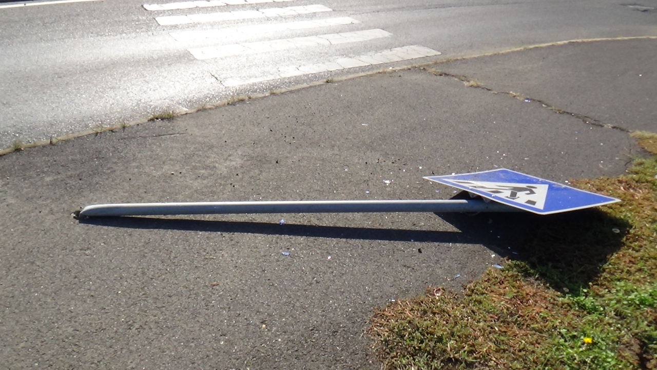 KRESZ táblát tört ki