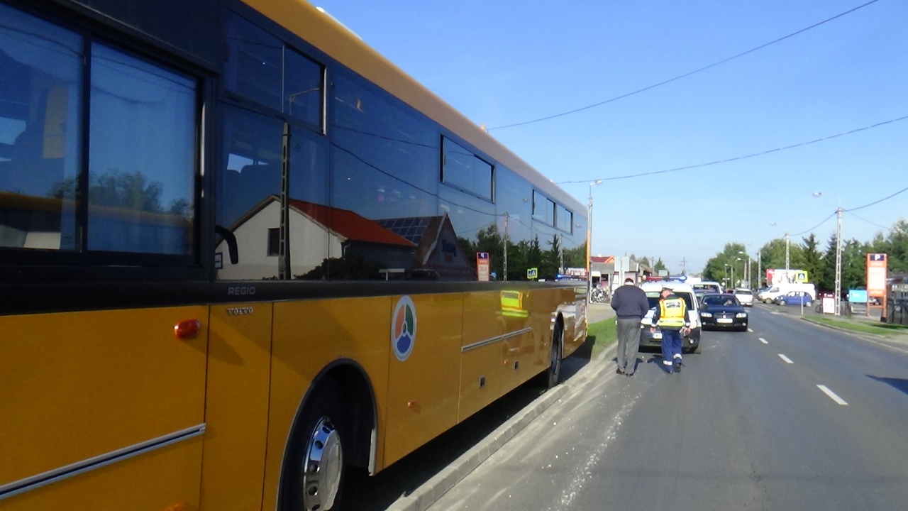 Autóbusznak ütközött