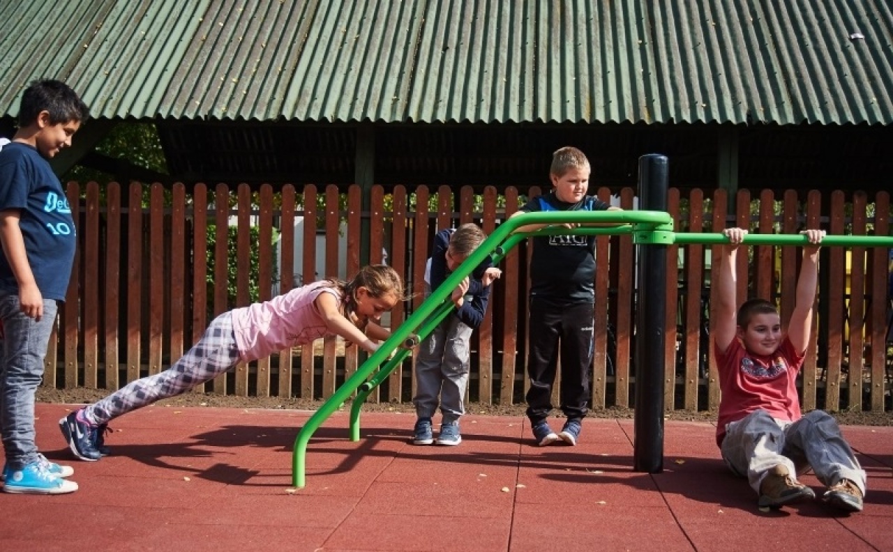 Rövidhírek szeptember 27-én