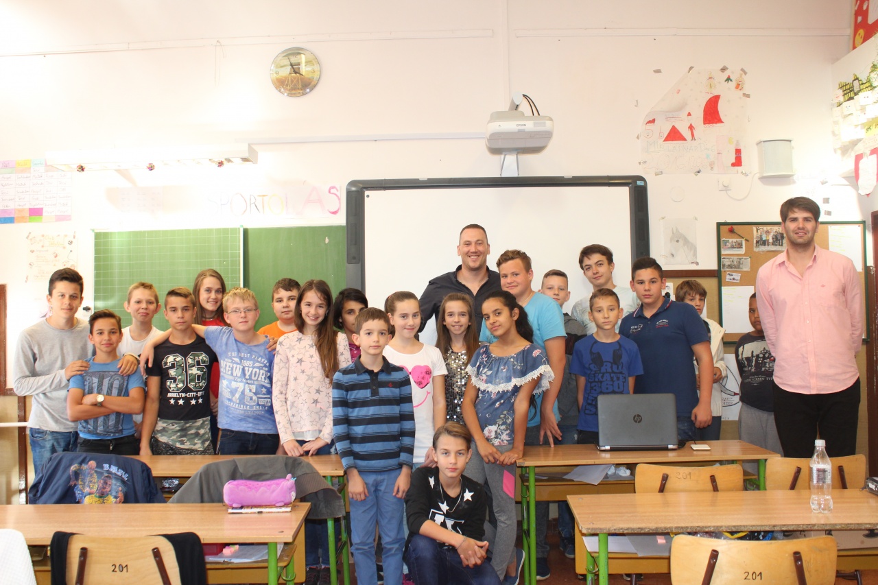 Bepillantottak a Száguldó Cirkuszba