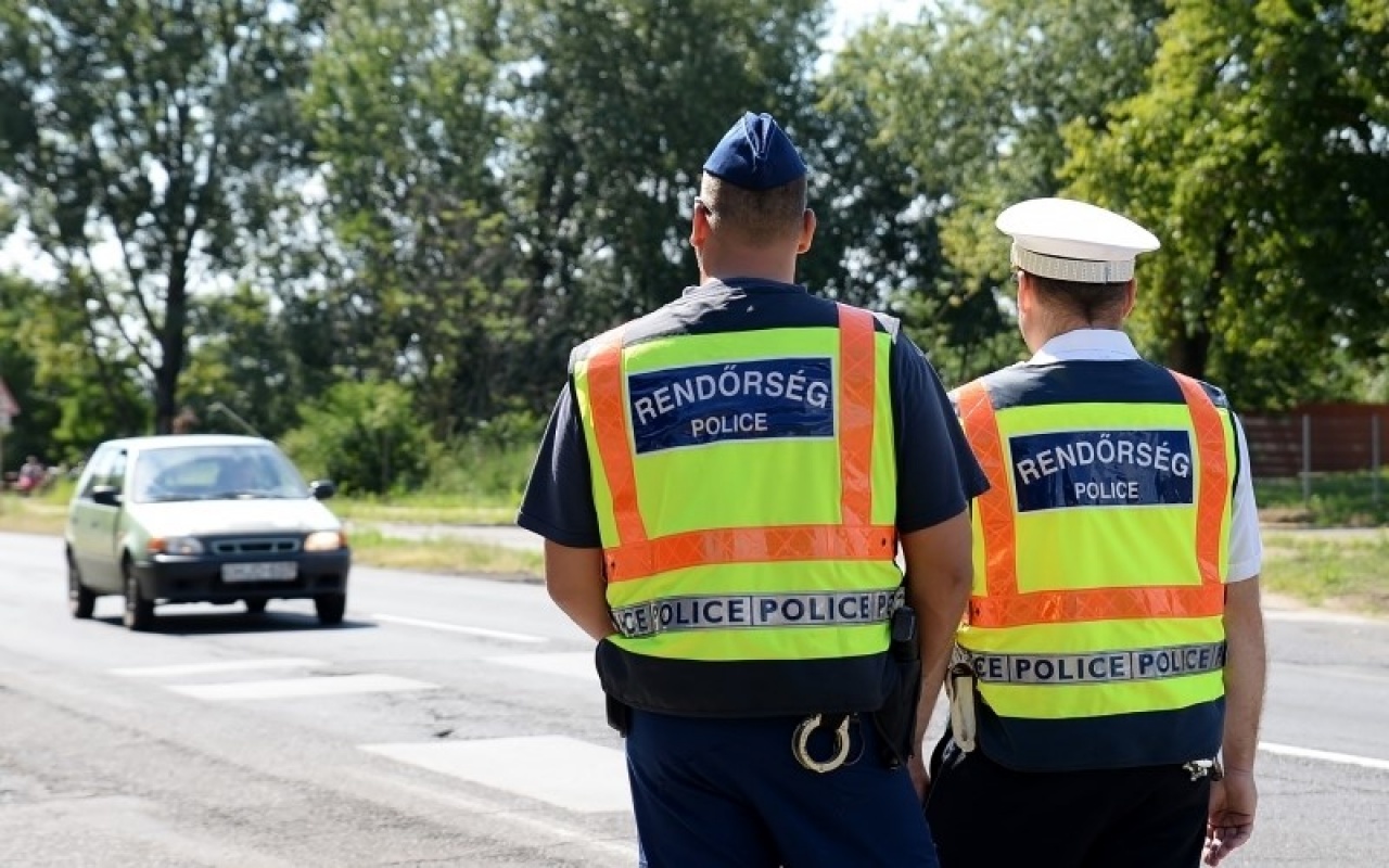 Tehergépkocsik és autóbuszok vizsgálat alatt