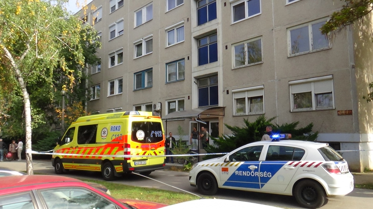 Megkéseltek egy postást a Vasvári Pál utcán