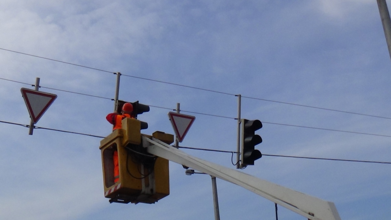 Karbantartják a jelzőlámpákat