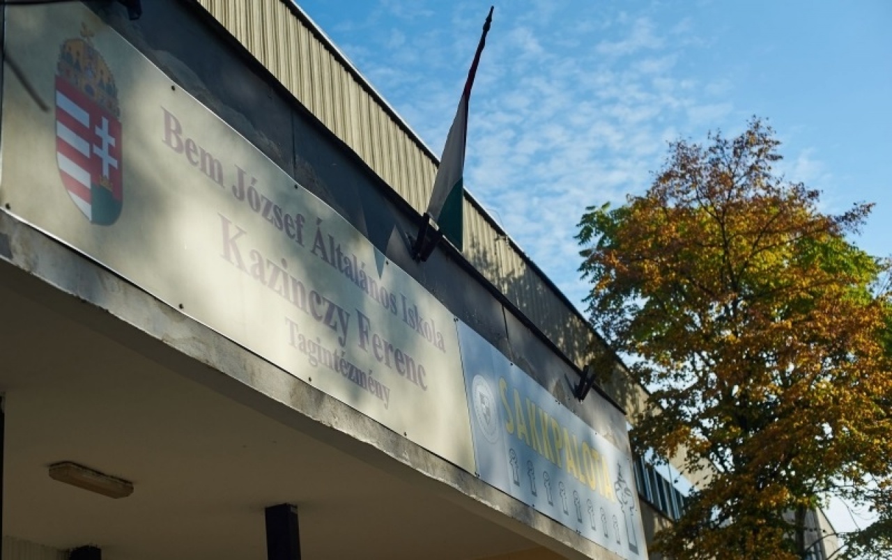 Iskolacsalogató a Kazinczyban