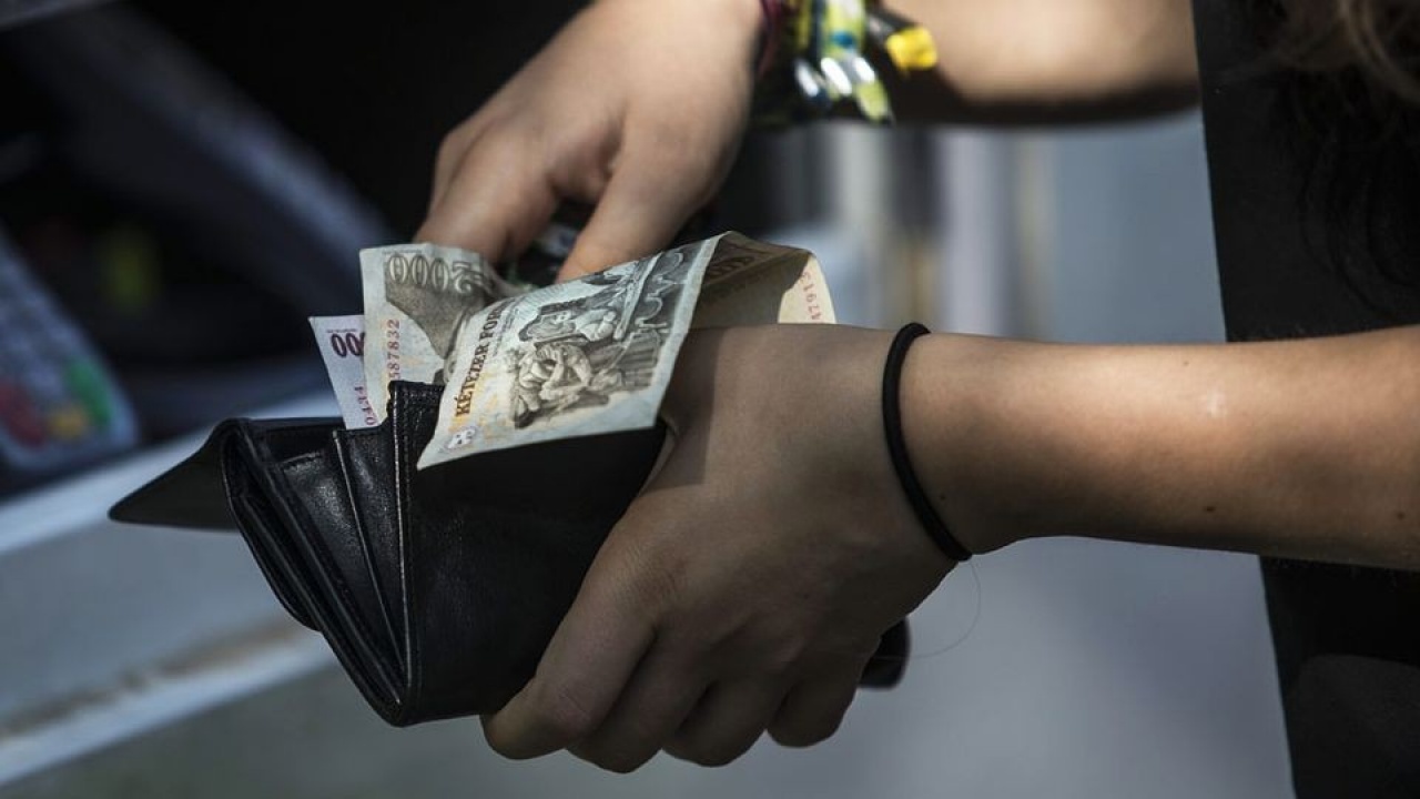 Péntektől érkeznek a családtámogatási ellátások