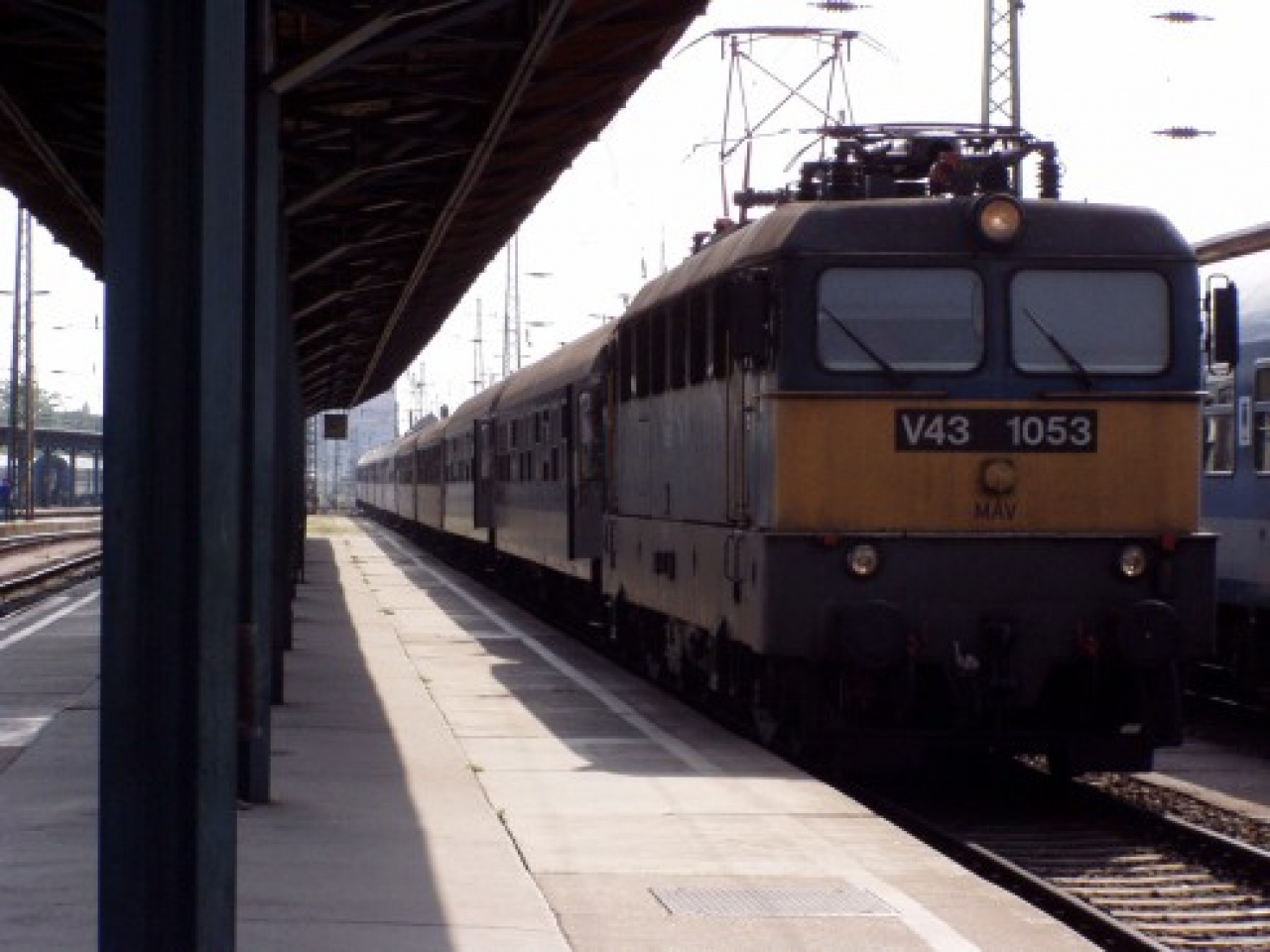 Baleset miatt késnek a vonatok