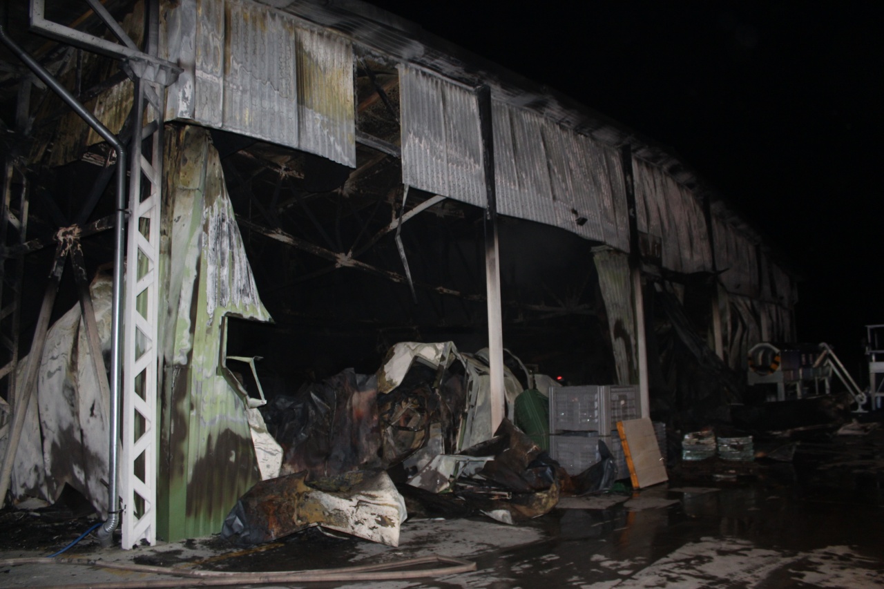 Kigyulladt egy üzemcsarnok