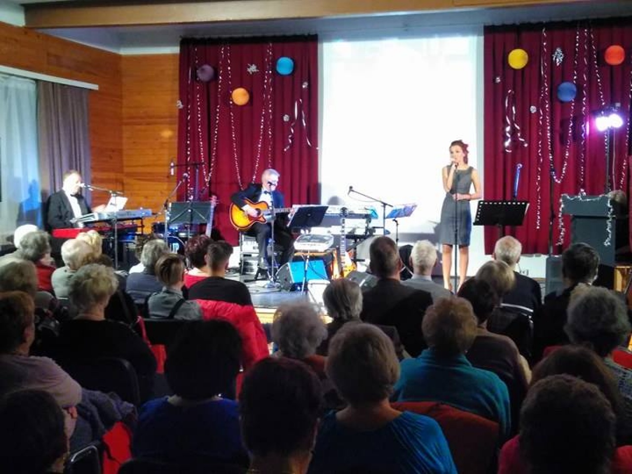 Örökzöldek csendültek fel a nyíregyházi Táncdalfesztiválon