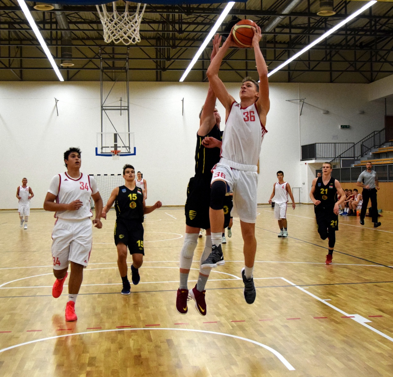 Szoros meccset nyertek a juniorok