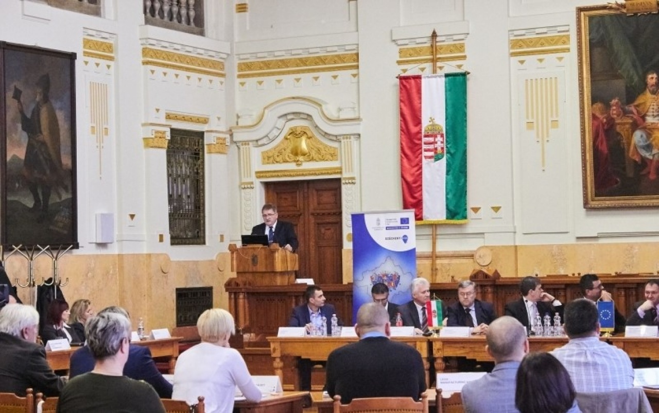 Foglalkoztatási fórum: képzésekkel, támogatásokkal segítenek