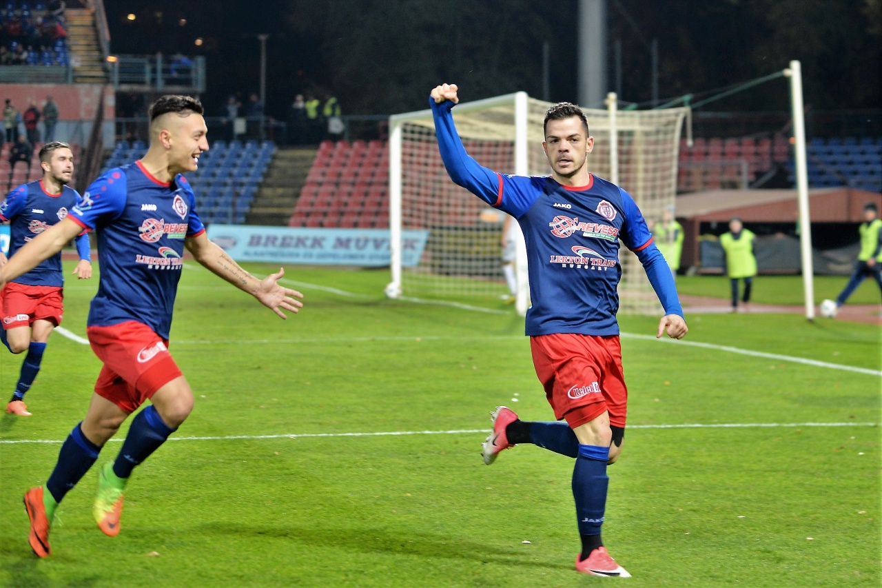 A csatár szólt a védőnek - majd lőtt