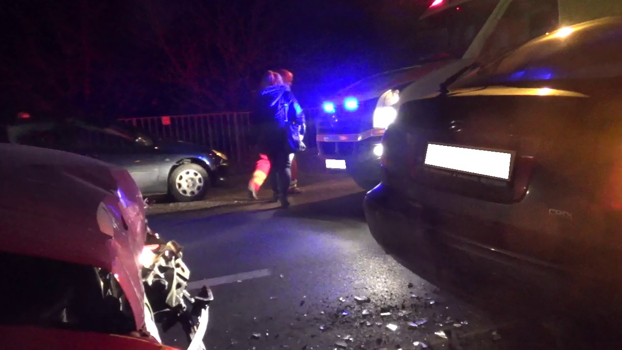 Két személyt szállítottak kórházba a Kemecsei útról