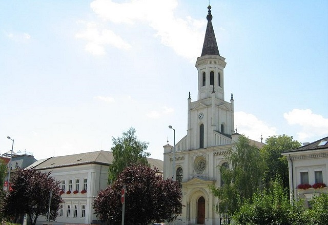 „Isten a mi bizodalmunk tornya” – A református templom építéstörténete 1.