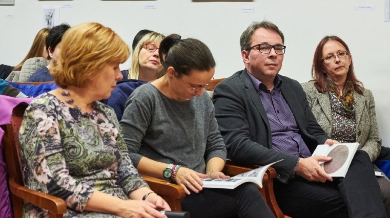 A most tíz éves Vörös Postakocsi is szerepel a hazai online irodalom térképén