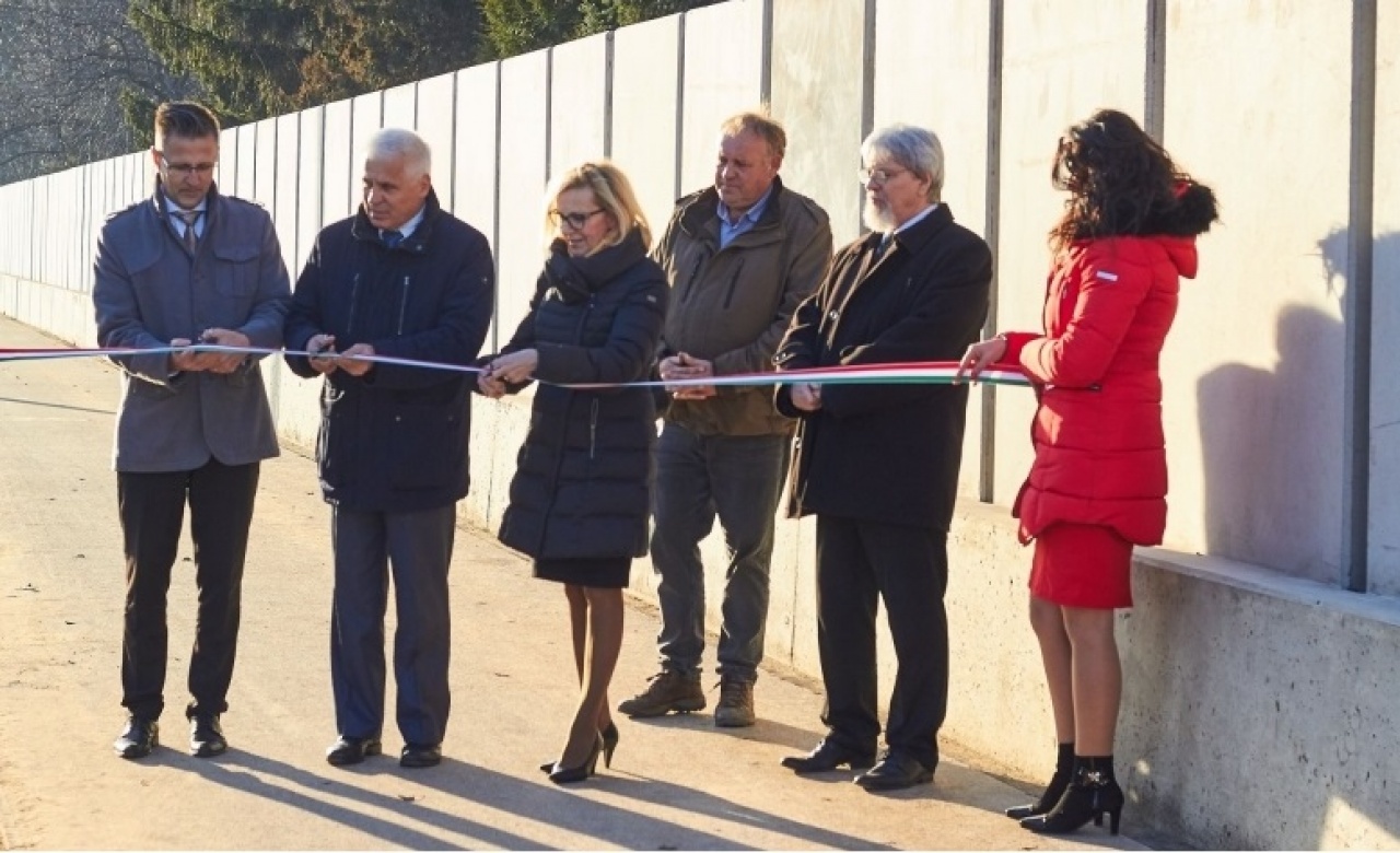 Befejeződött az Északi temető Pazonyi úti kerítésének újjáépítése