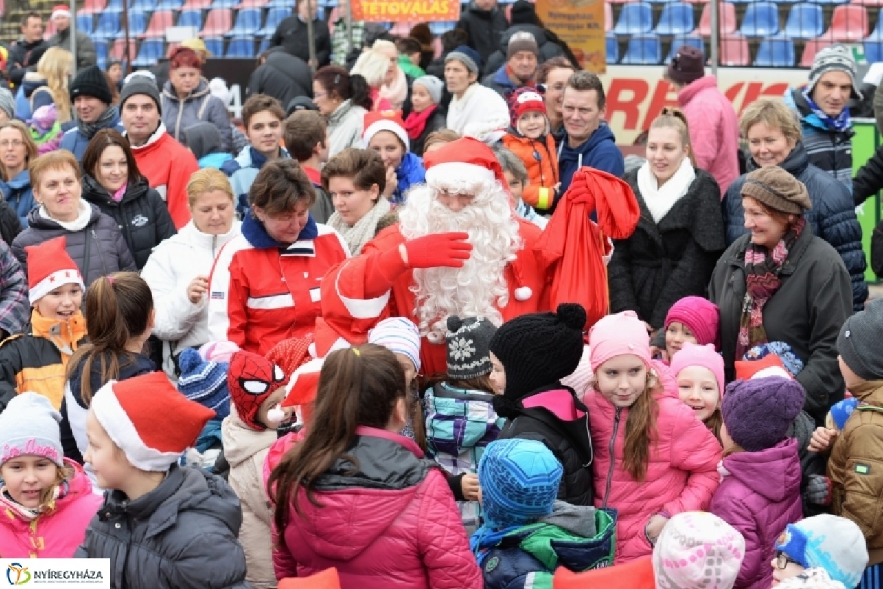 Mikulás futás - számos programmal és sok tombolanyereménnyel várják a családokat