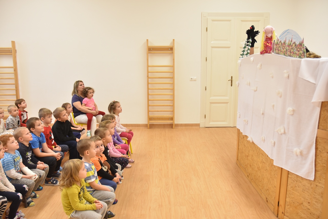 Báboztak a gyerekeknek a Szent Imre Katolikus Óvoda dolgozói