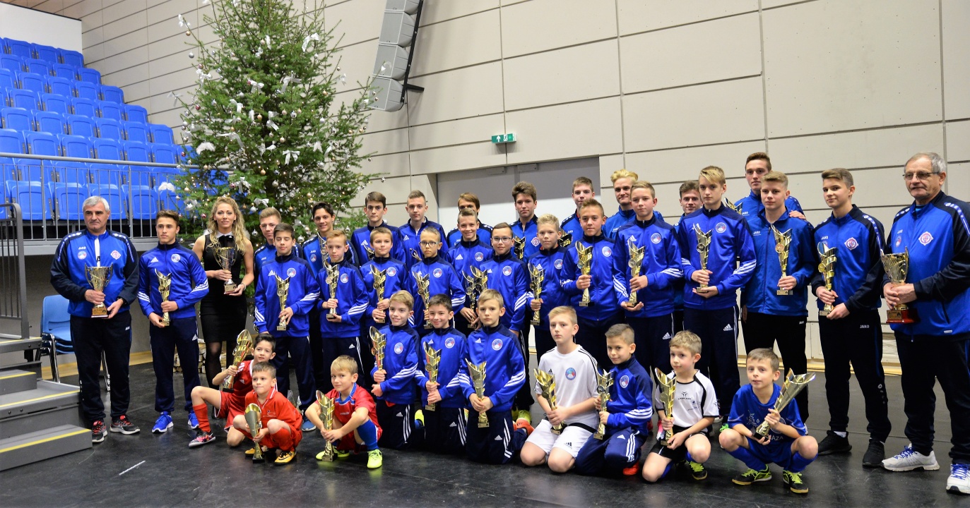 Bozsik Karácsony - több mint háromszáz fiatal labdarúgót köszöntöttek az Arénában