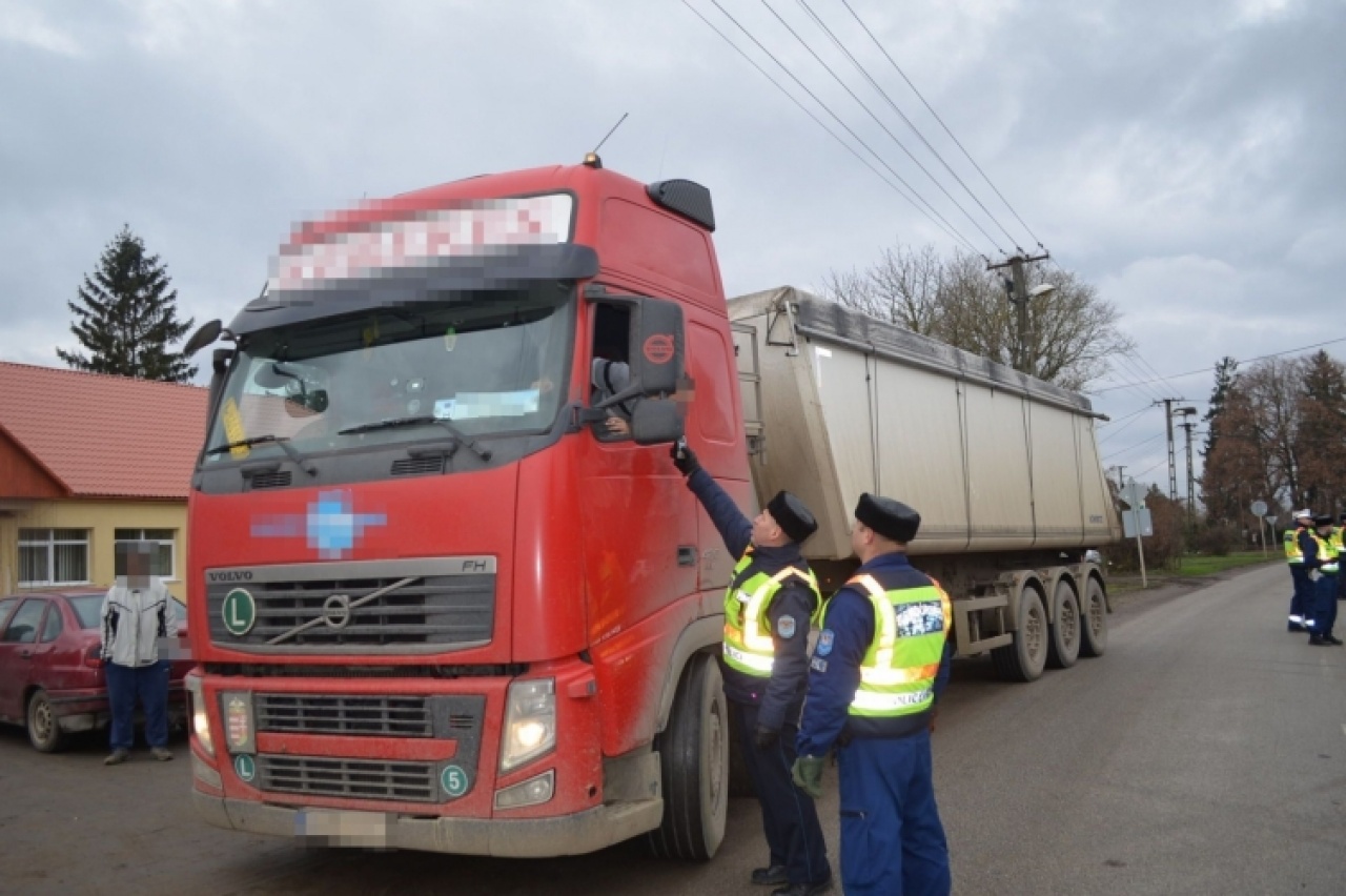 Folyamatos az ellenőrzés a megye közútjain – A szabálysértők kiszűrése a cél