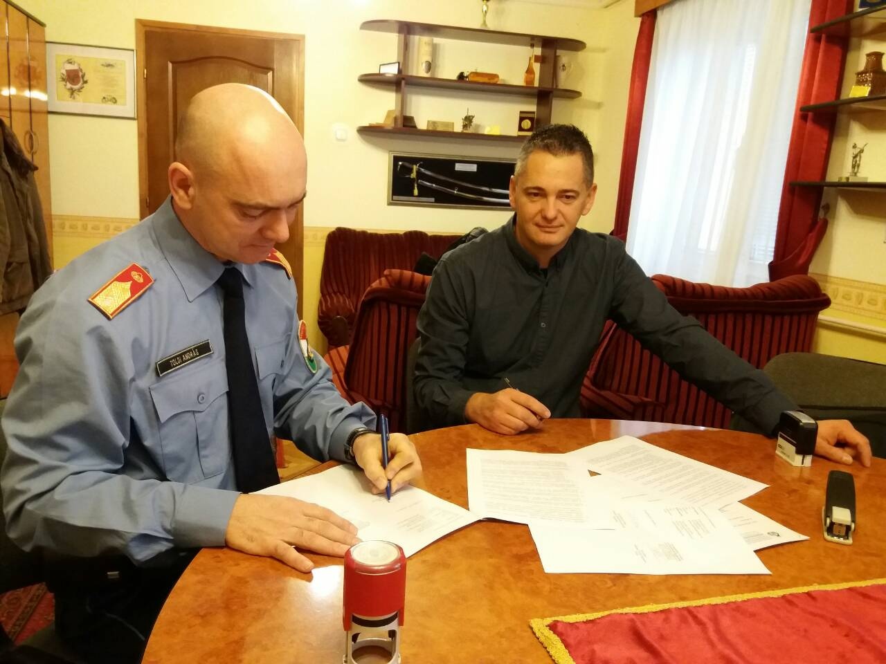 Együttműködés újabb önkéntesekkel: összefogás a tűzoltók és vízimentők között