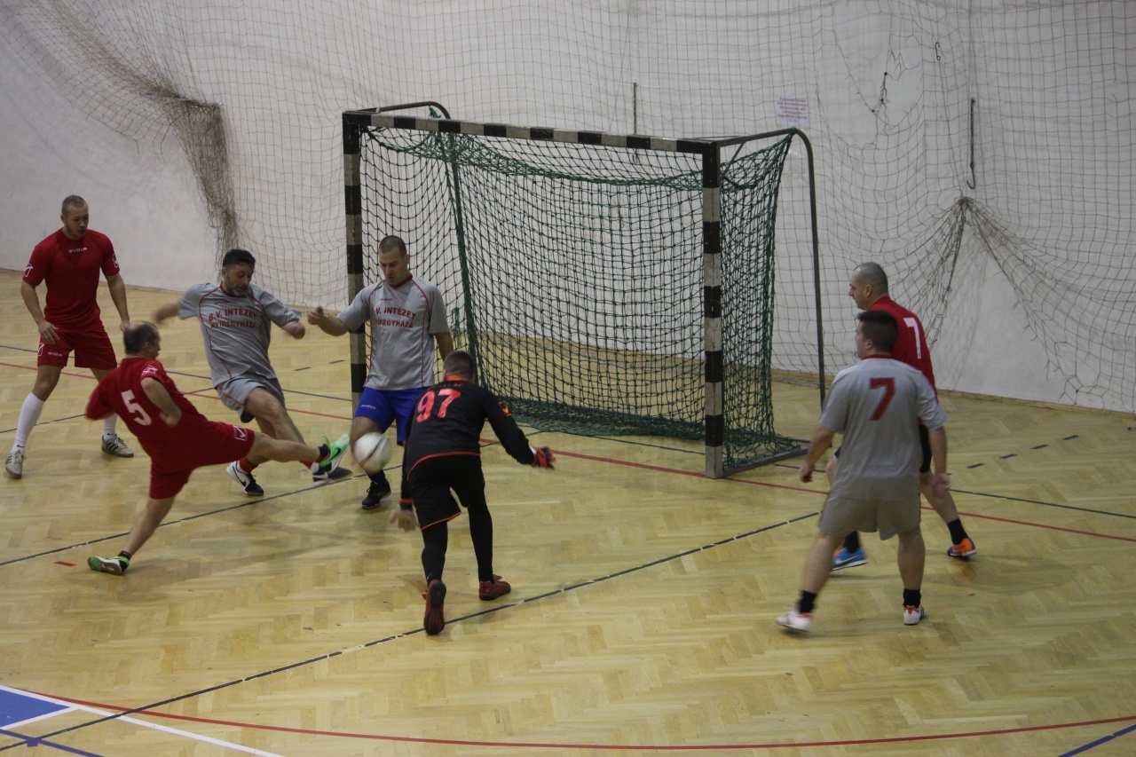 Karácsonyi focikupa a Bem József Általános Iskola Tornacsarnokában