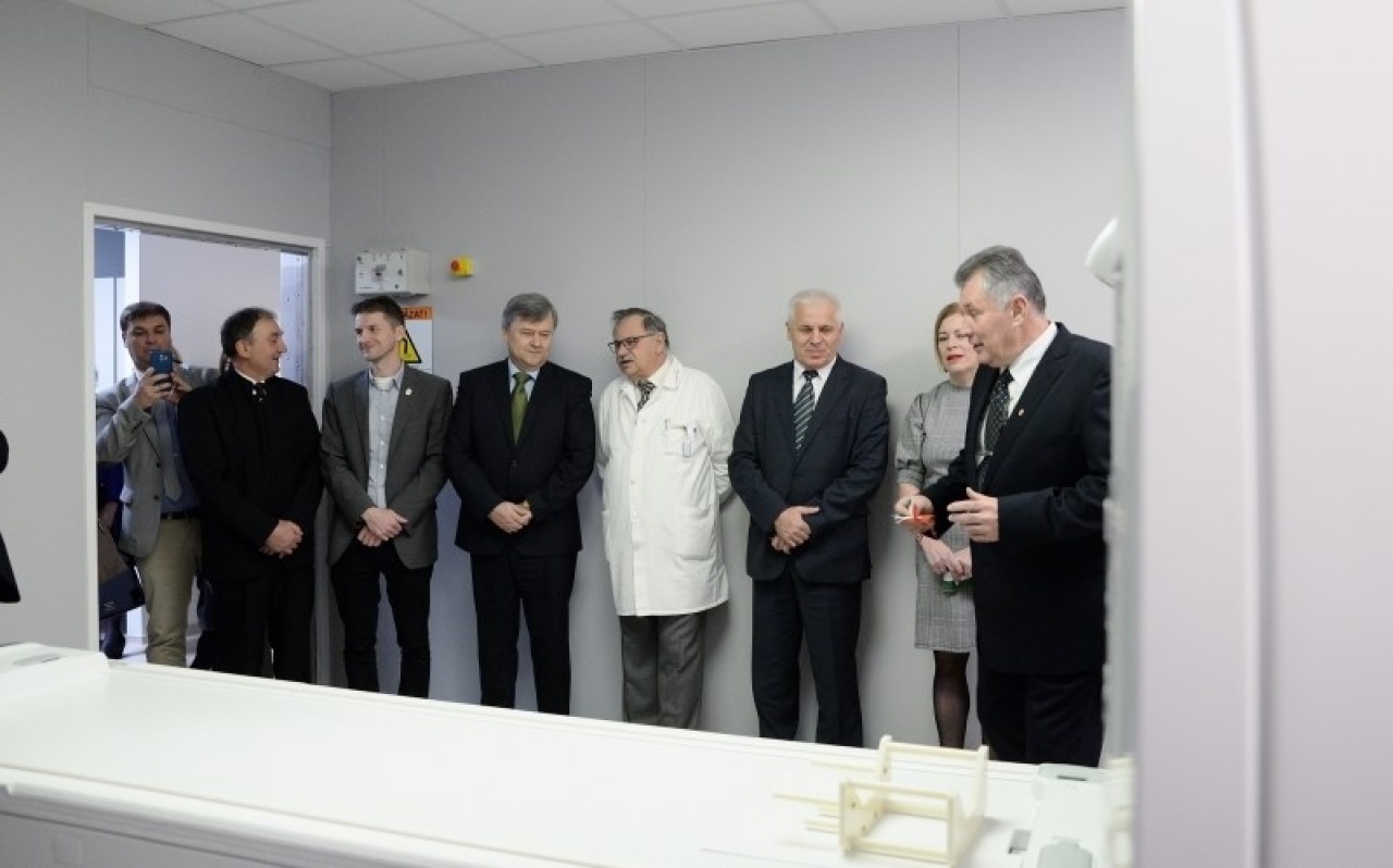 Új MR-készülék a Jósa András Oktatókórházban – Befejeződött egy újabb fejlesztés