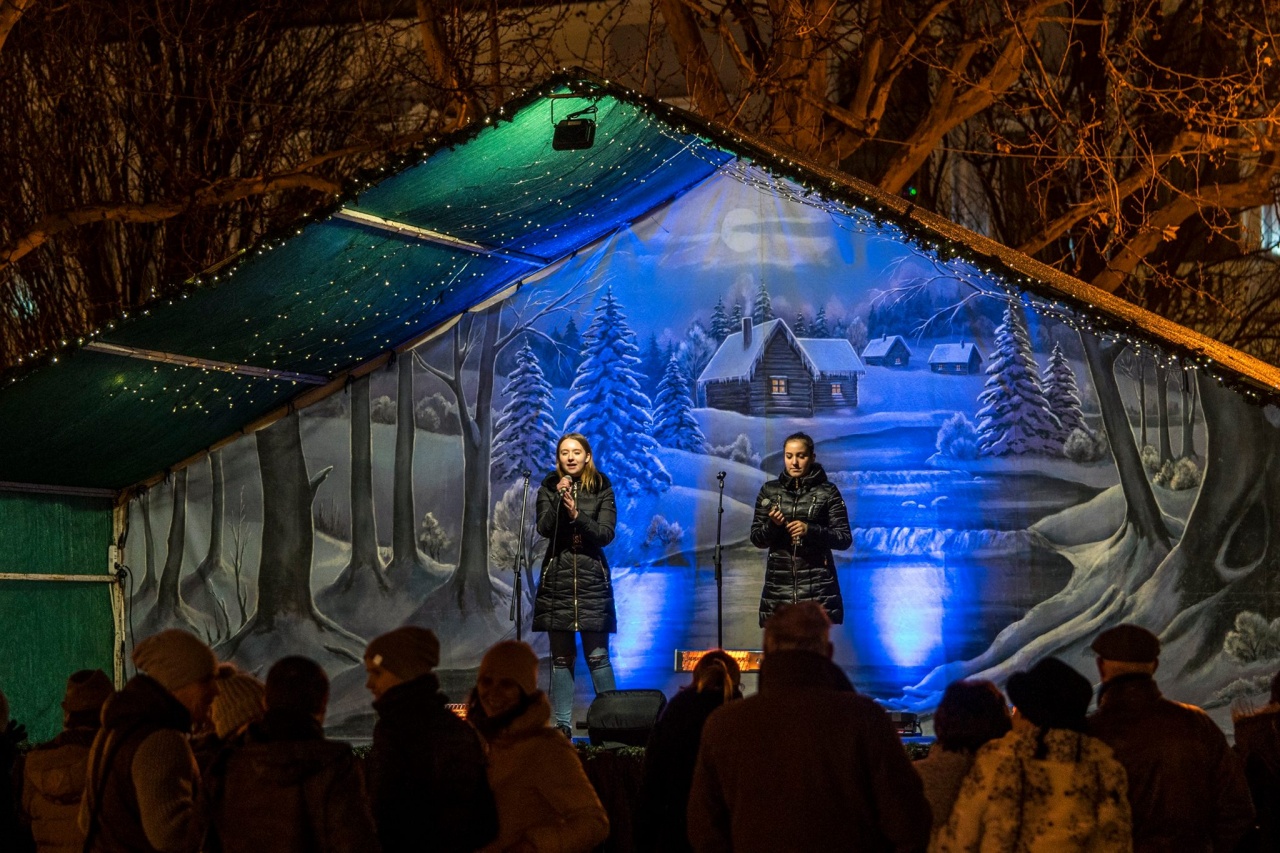 Karácsonyi klasszikusok és slágerek az adventi időszak színpadi programjainak záróműsorán
