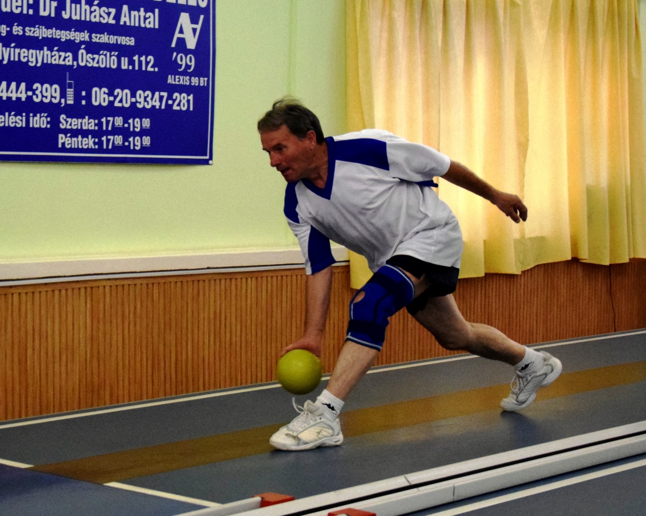 Az év végén is dőltek a bábuk