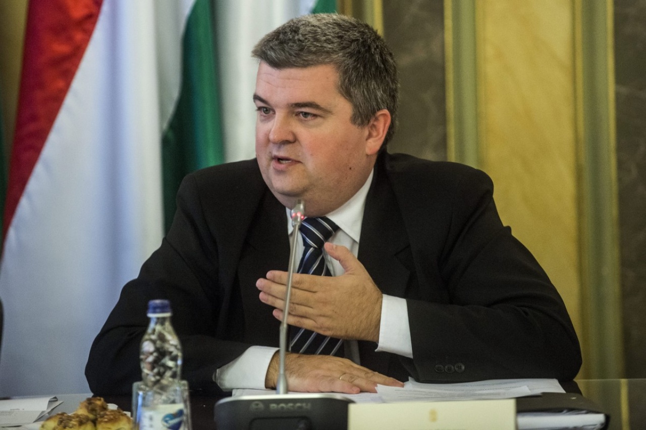 Czibere: idén folytatódik a bérrendezés a szociális ágazatban