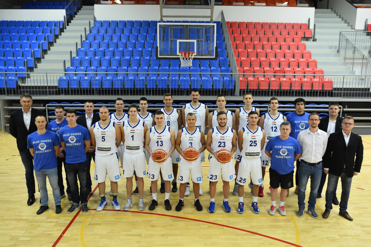 Nyerni utaznak Budapestre a Kék Cápák