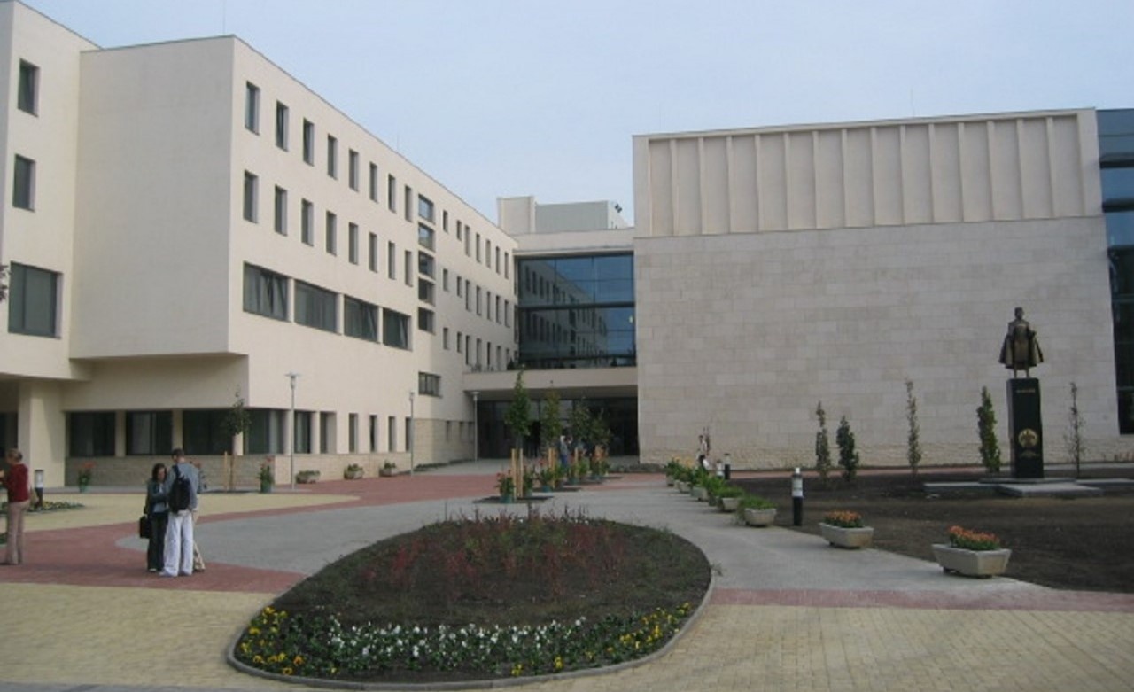 Öt százalékkal nő a felsőoktatási intézményekben foglalkoztatott oktatók, kutatók bére