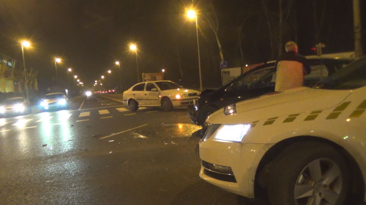 Baleset történt a belváros egyik forgalmas csomópontjában